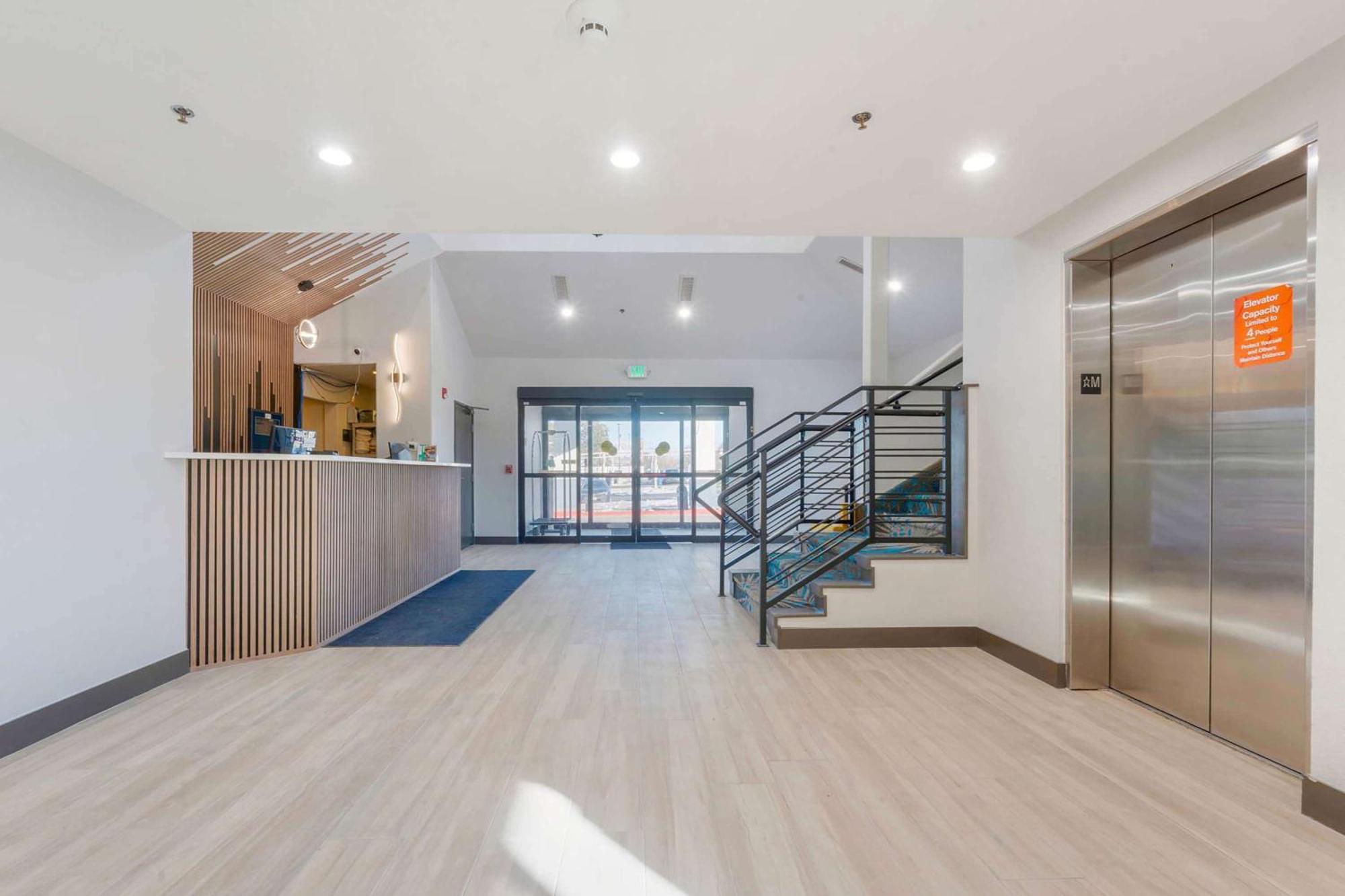Days Inn By Wyndham ธอร์นตัน ภายนอก รูปภาพ