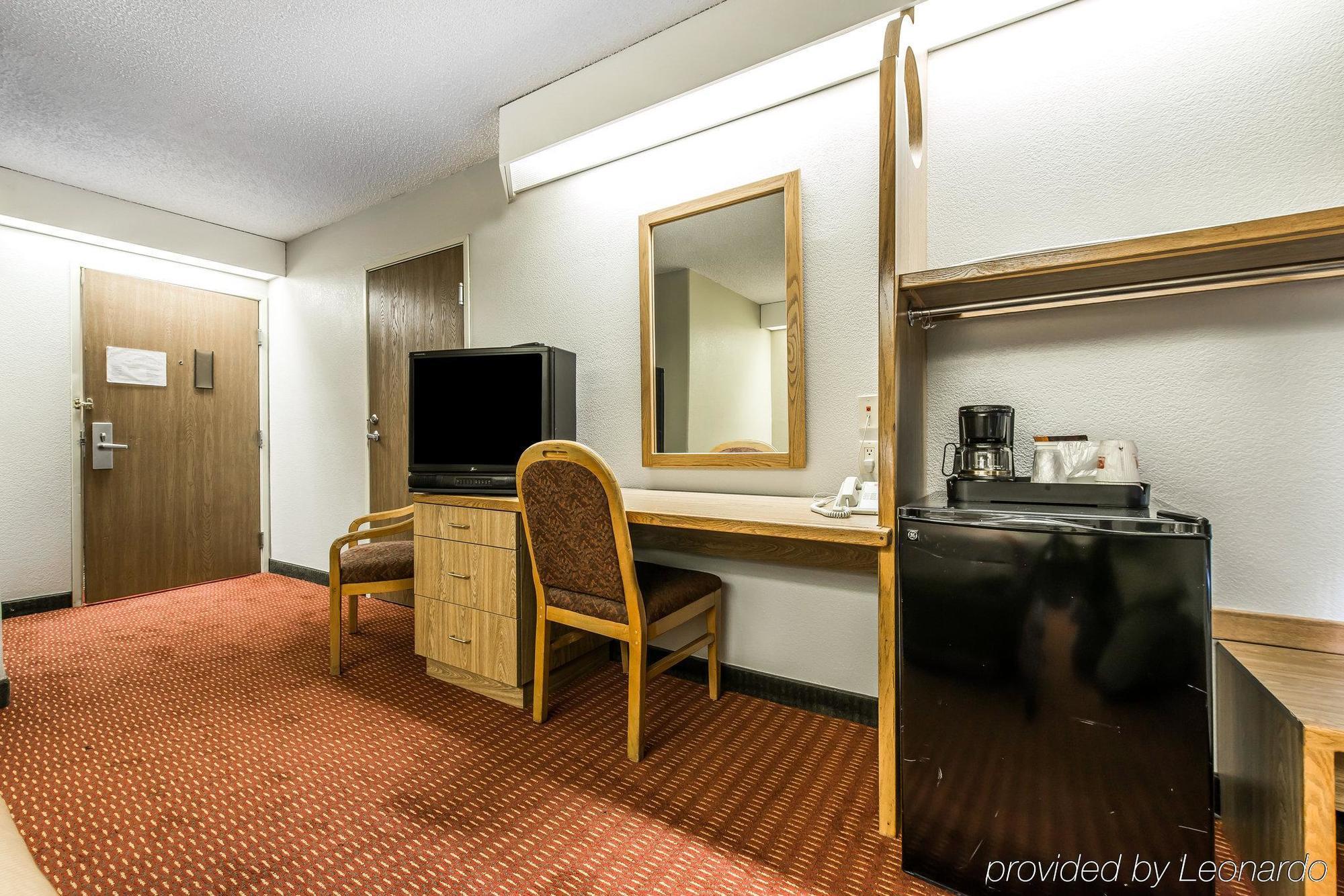 Days Inn By Wyndham ธอร์นตัน ภายนอก รูปภาพ