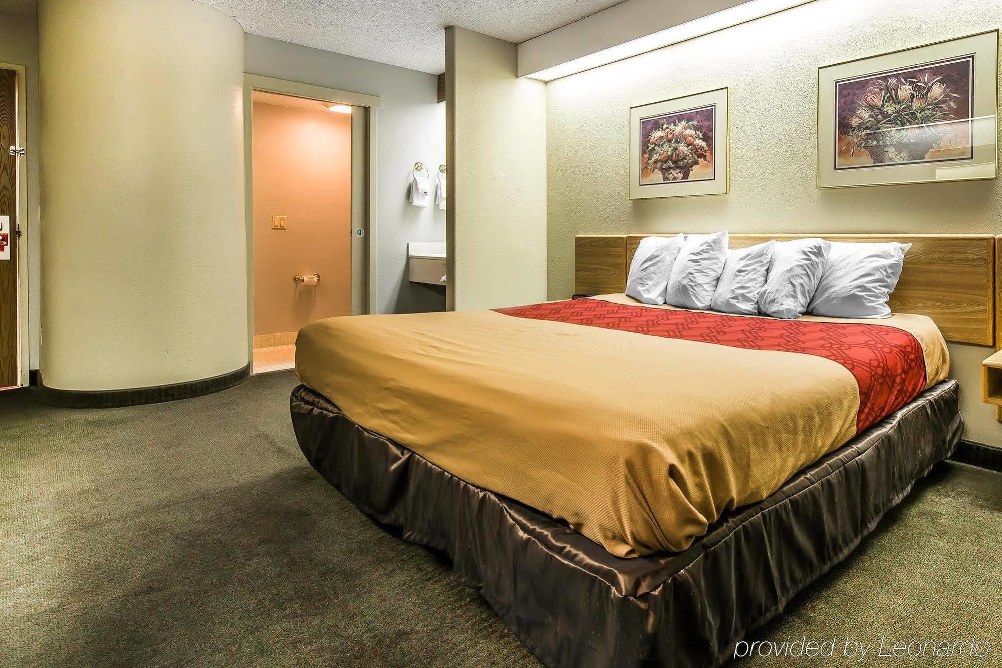 Days Inn By Wyndham ธอร์นตัน ภายนอก รูปภาพ