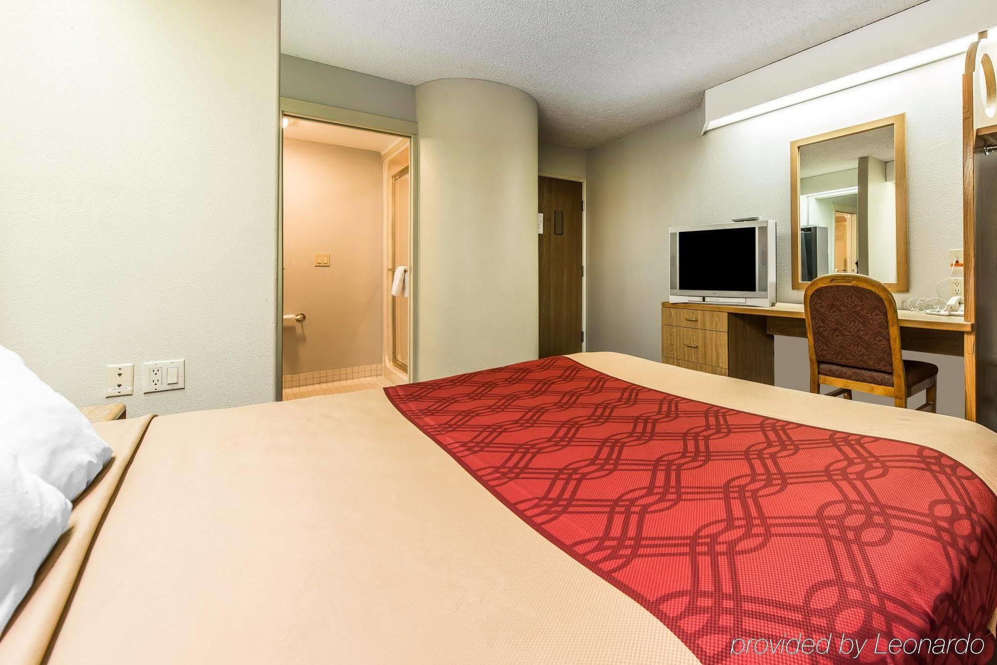 Days Inn By Wyndham ธอร์นตัน ภายนอก รูปภาพ